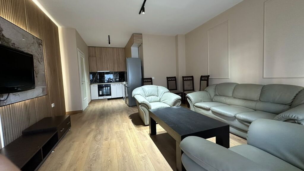 Jepet apartament 1+1 me qira tek Liqeni i Thate , prane Hotel Radisson , Kopshti Botanik .