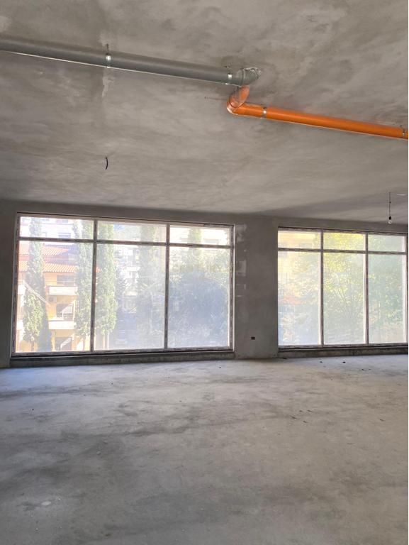 COMMERCIAL SPACE FOR RENT – RAFAELO COMPLEX, FRESK