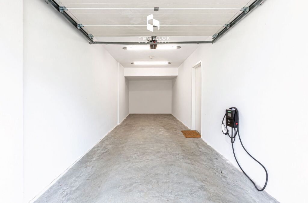 # IN AFFITTO: Villa di 3 Piani (📍 ABA Residence - Farkë 🏞) 4 Camere da Letto, 3 Bagni &amp; 3 Posti Auto + Terrazza - Prima Volta in Affitto, Completamente Nuova e Arredata ✨ 2.000€/Mese