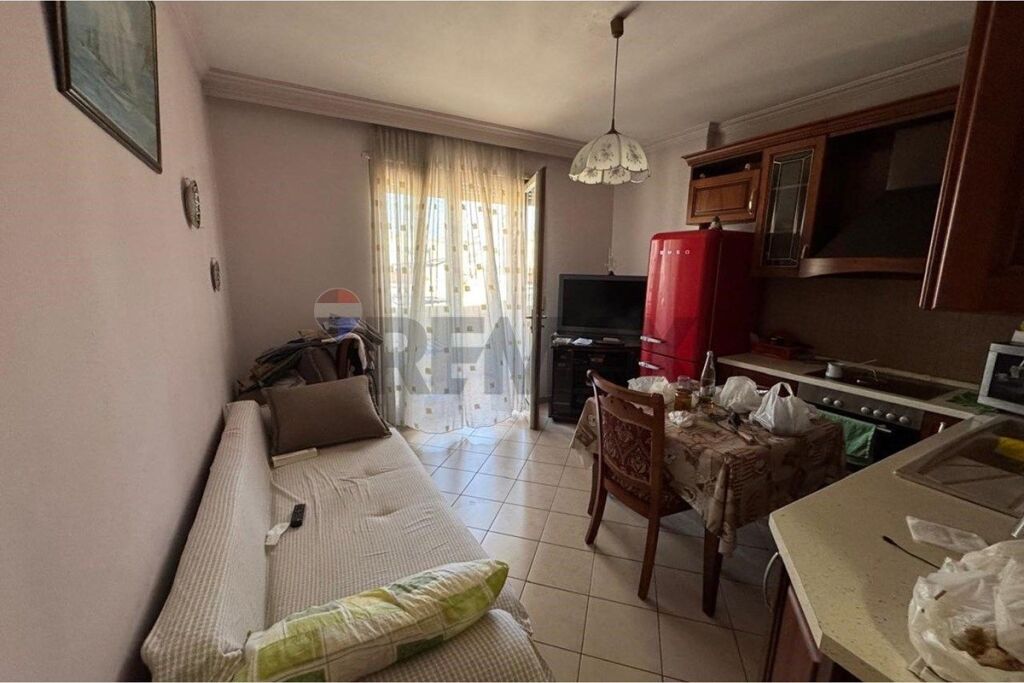 Apartament për shitje – Rruga e Barrikadave