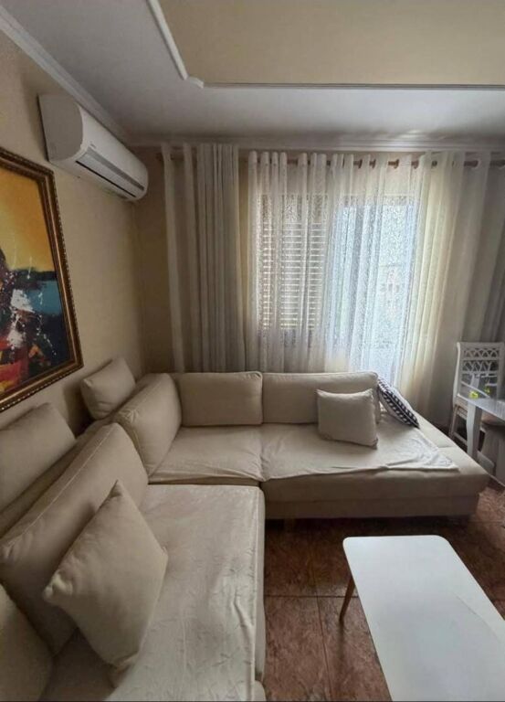 Nella zona di Varri e Bamit, è in affitto un appartamento arredato 2+1. 60.000 Leke        