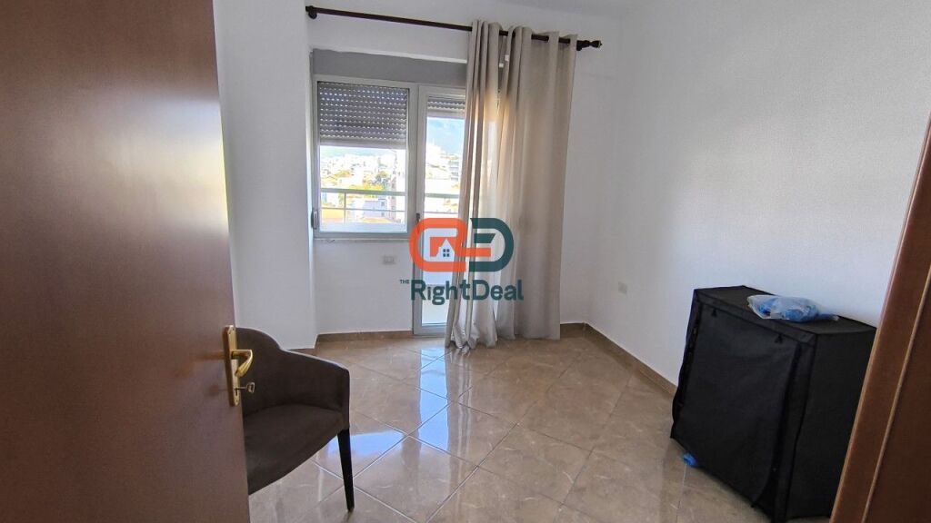 Tek Kompleksi Halili, Jepet Me Qira, Apartament 2+1+2 Me Hapesira Te Bollshme !!!