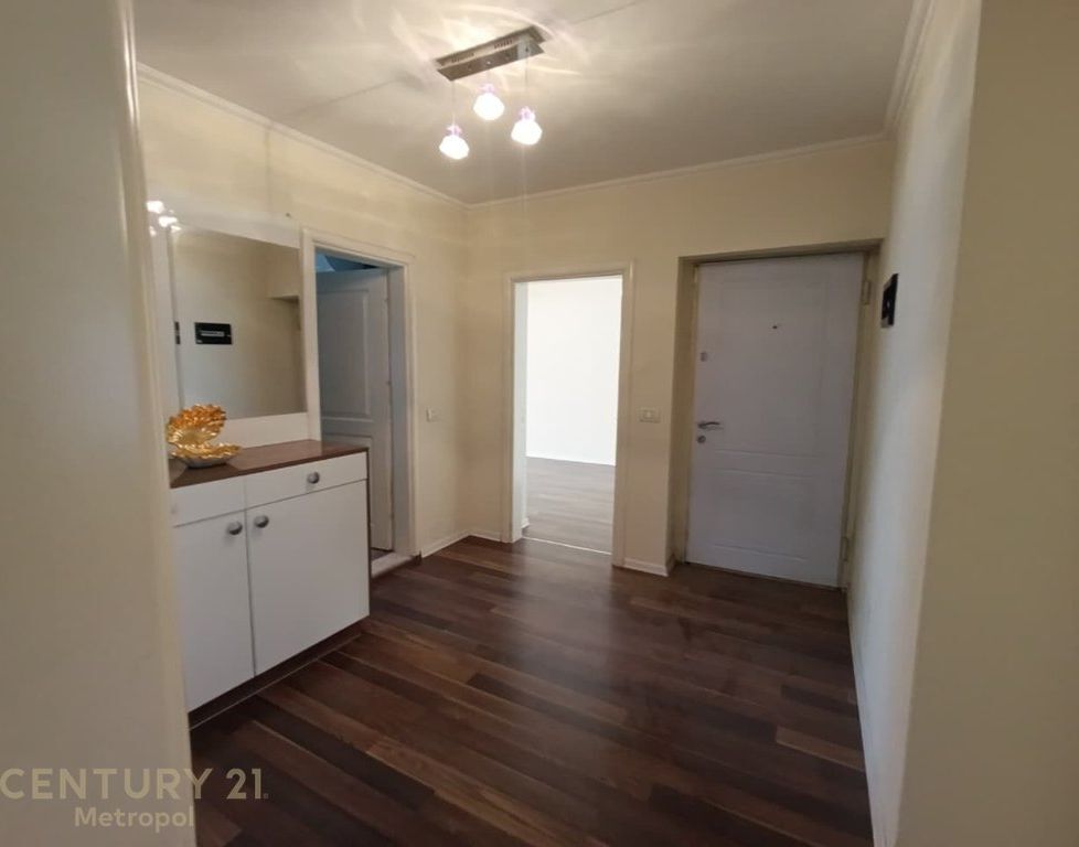 APARTAMENT 3+1+2 PRANE MATERNITETIT TE RI!  20,500,000 Lekë