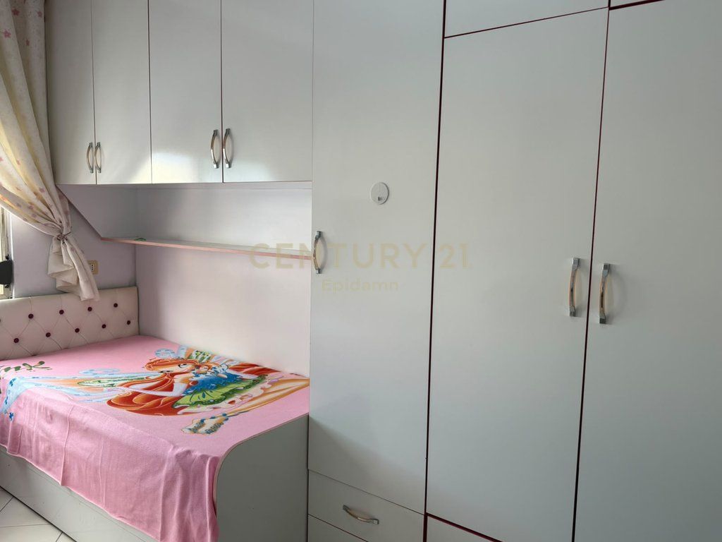 Jepet me qira apartament 2+1+2 prane Kazazit 460 € /Muaj 430,000 Lekë /Muaj