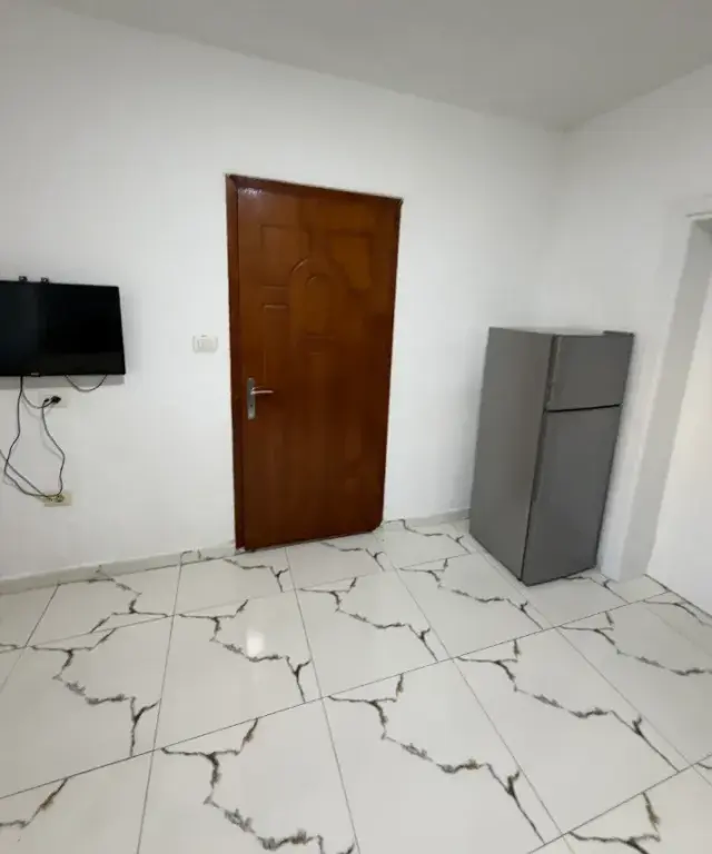 Tirane, jepet me qera shtepi 1+1 , 45 m² 27000 leke