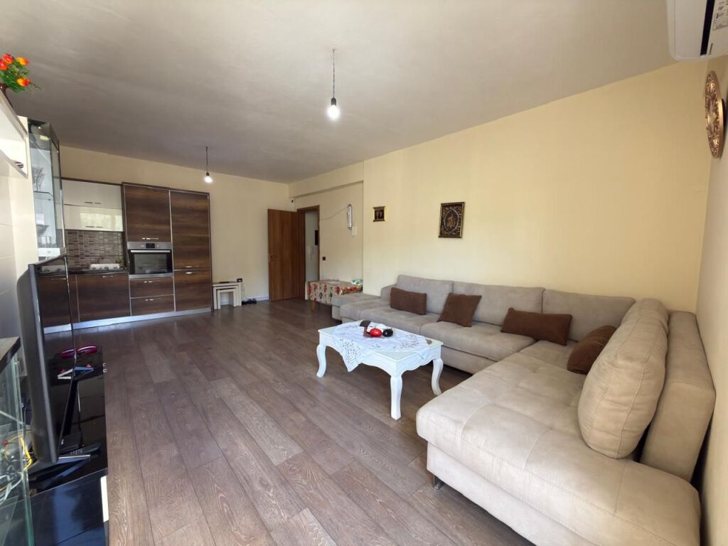 Appartamento 2+1+2 in Vendita – Tribunale, Vlorë