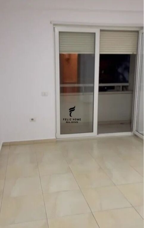 ZYRE ME QERA 118 M2 PAZARI I RI 100.000 LEKE  FH-95769