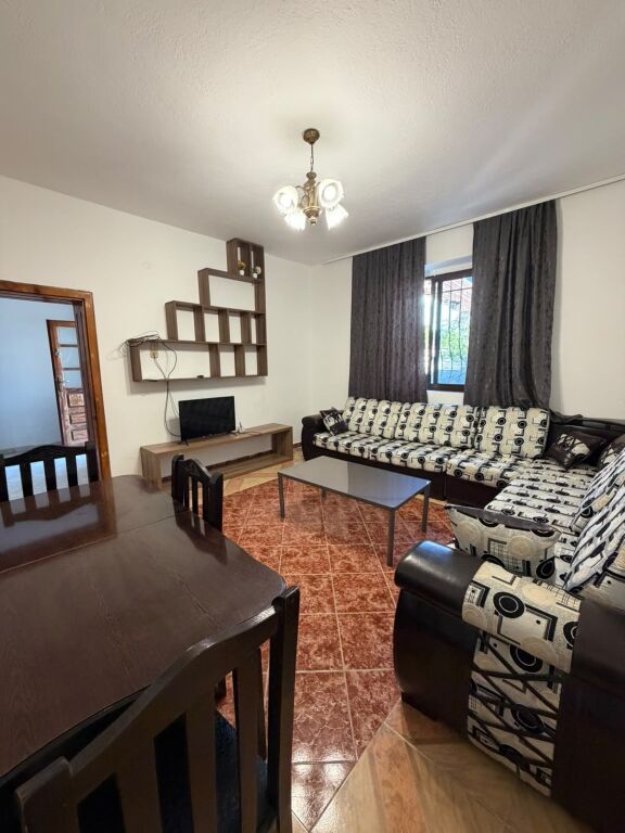 SHTEPI ME QERA 1+1 (KUZHINE + SALLON + DHOME GJUMI)