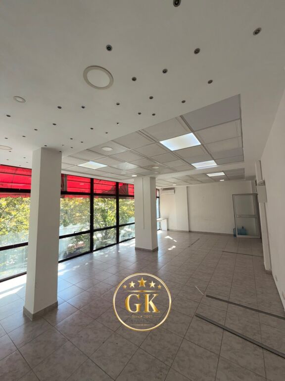 AMBIENTE COMMERCIALE IN AFFITTO PALAZZO DELLO SPORT DURRËS