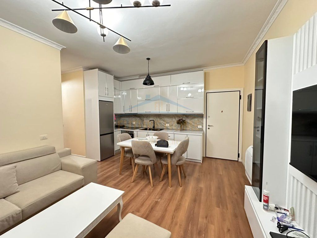 Rent, Apartment 2+1+2+ Parking space, 5 Maji Street, Tirana