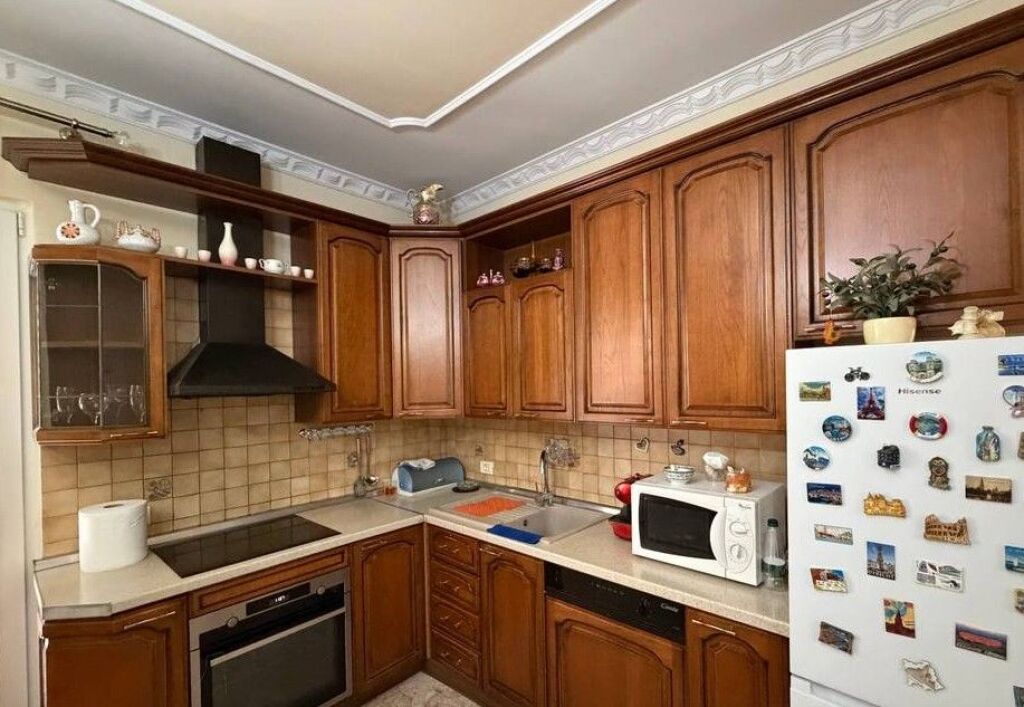 APARTAMENT 3+1+POST PARKIMI ME QIRA NË RR. ALI VISHA