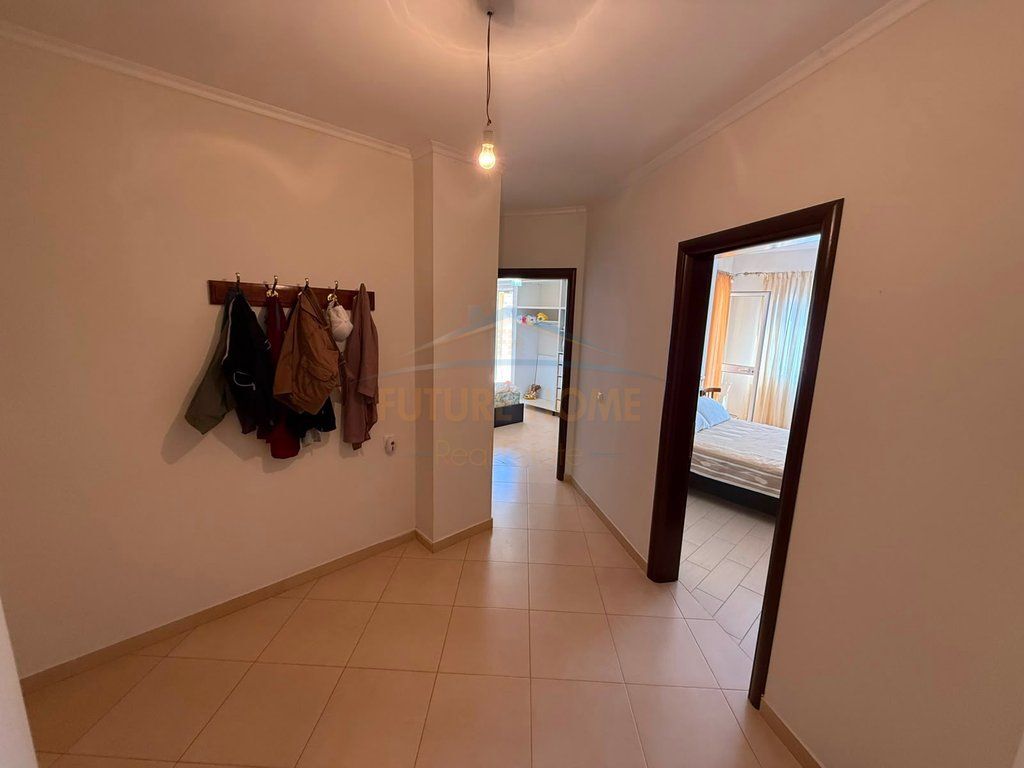 Shitet, Apartament 3+1+2, Rruga Mihal Ballkameno, Pogradec
