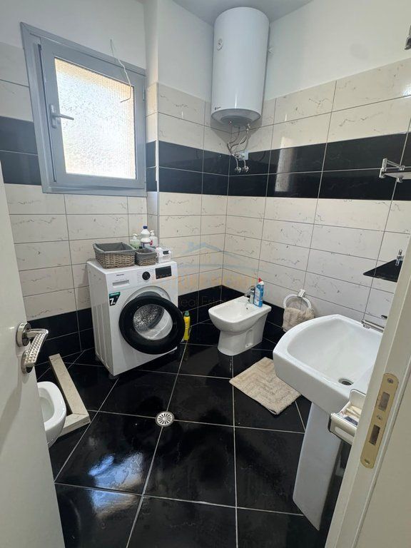 Qera, Apartament 2+1, Tek Rezidenca Odeon,Vlore 660 €    60,000 Lekë