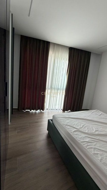 SHITET APARTAMENT 1+1, I MOBILUAR , MALI ROBIT !