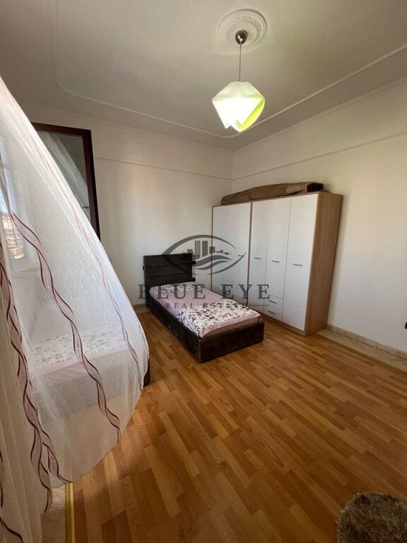 JEPET ME QIRA APARTAMENT 2+1 PRANË STADIUMIT, DURRËS