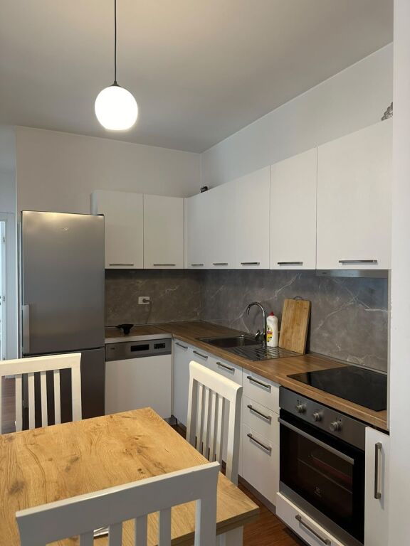 Jepet apartament 2+1+2+Garderobe me qira tek Kompleksi Fiori di Bosco , Rruga Don Bosko ! 900 mije leke !