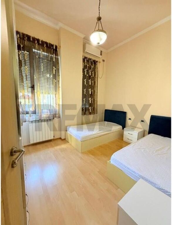 Apartament 2+1+2 me qera Pazari Ri