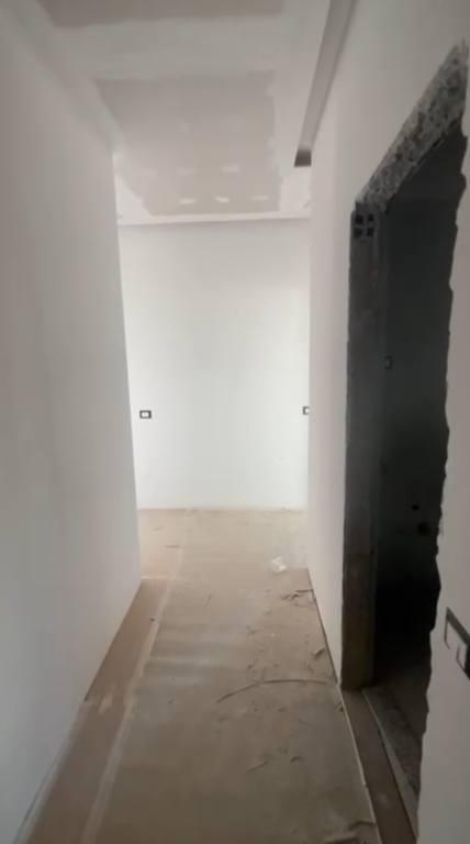 Apartament 2+1, Astir!