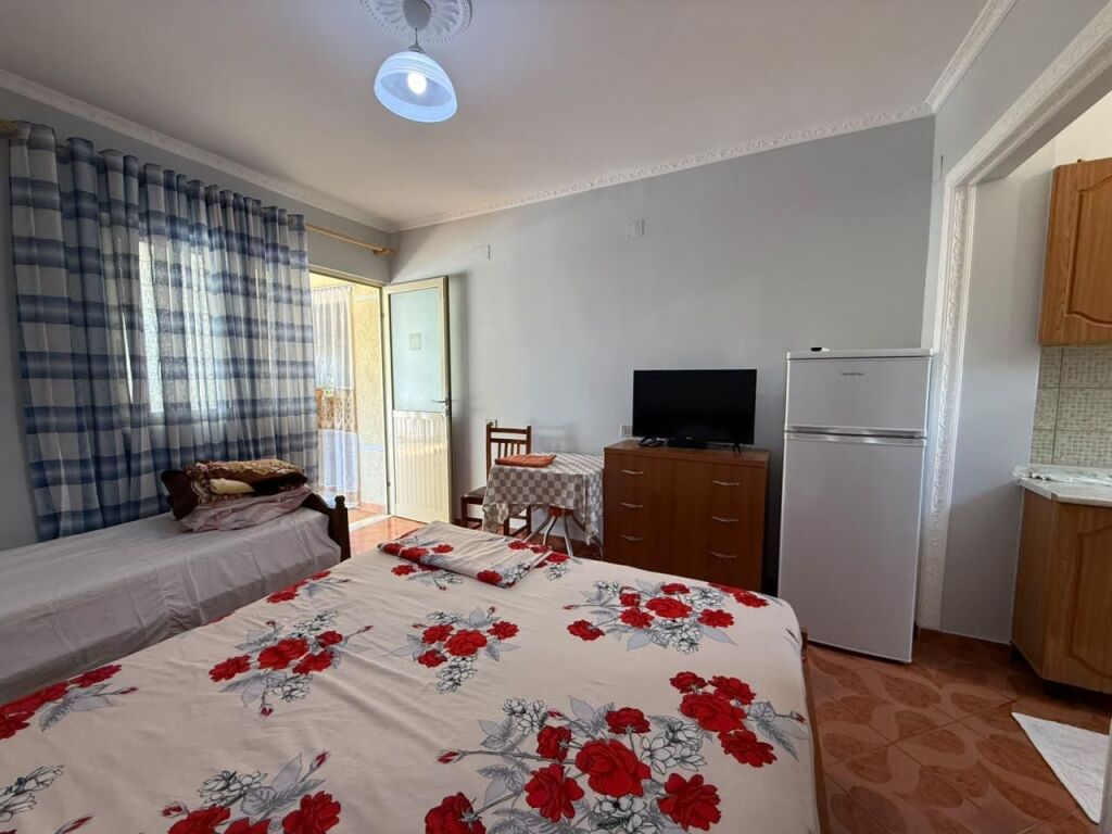🏠 JEPET STUDIO ME QIRA AFATGJATE – VLORË.