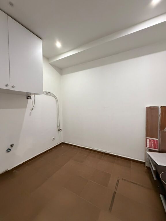 FOR RENT – BUSINESS PREMISES