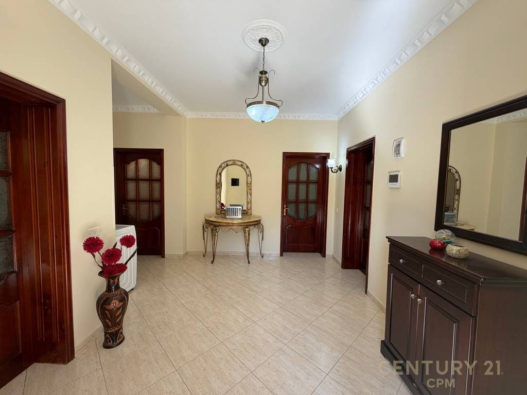 APARTAMENT 3+1+POST PARKIMI ME QIRA NË RR. ALI VISHA! 70,000 Lekë /Muaj