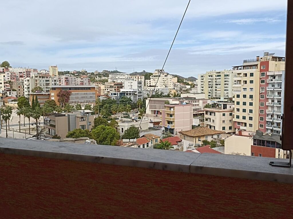 Japim me qira super apartament 2+1+verande ne Durres