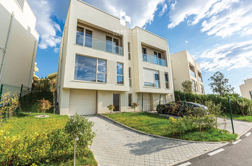 # IN AFFITTO: Villa di 3 Piani (📍 ABA Residence - Farkë 🏞) 4 Camere da Letto, 3 Bagni &amp; 3 Posti Auto + Terrazza - Prima Volta in Affitto, Completamente Nuova e Arredata ✨ 2.000€/Mese