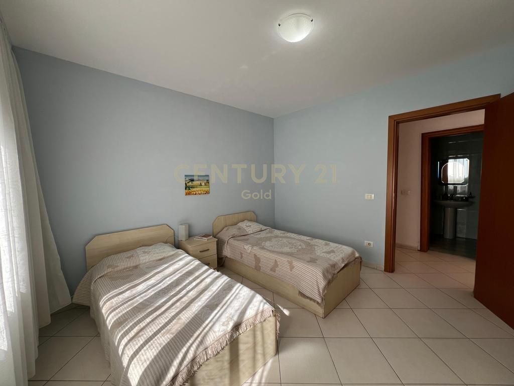 VENDIAMO APPARTAMENTO 2+1+2 – VIA BARRICATE!!