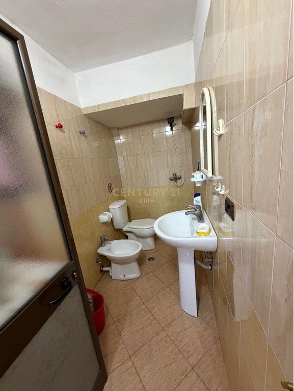 APARTAMENT ME QERA PRANE/ QSUT