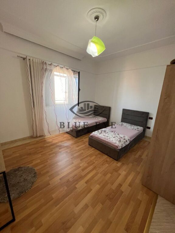 JEPET ME QIRA APARTAMENT 2+1 PRANË STADIUMIT, DURRËS