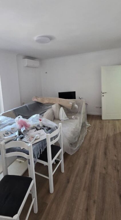 🏡 **JEPET ME QIRA | 2+1 + BALLKON – PRANË SQUARE 21**