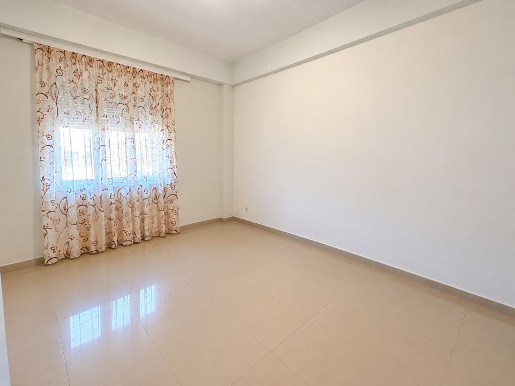 APPARTAMENTO 3+1+2 IN AFFITTO – GARDA VIA DORA DISTRIA