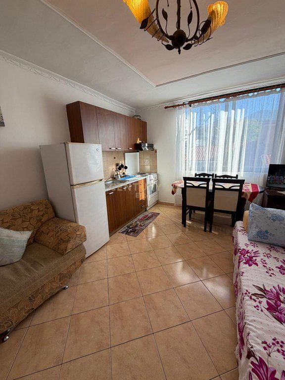 APARTAMENT ME QERA PRANE/ QSUT