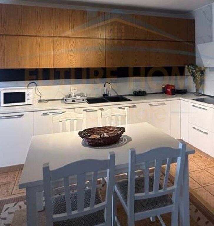 Shitet, Apartament 2+1+2, Rruga Sami Frashëri , Blloku , Tiranë