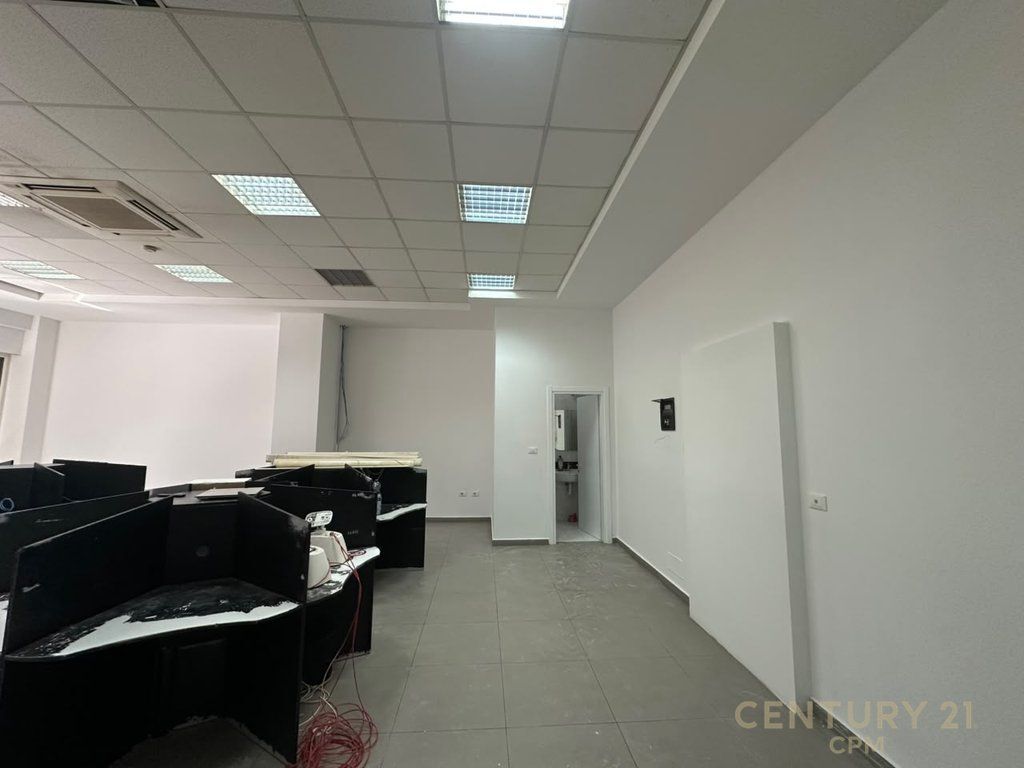 Locale per ufficio in affitto, via Barrikadave.