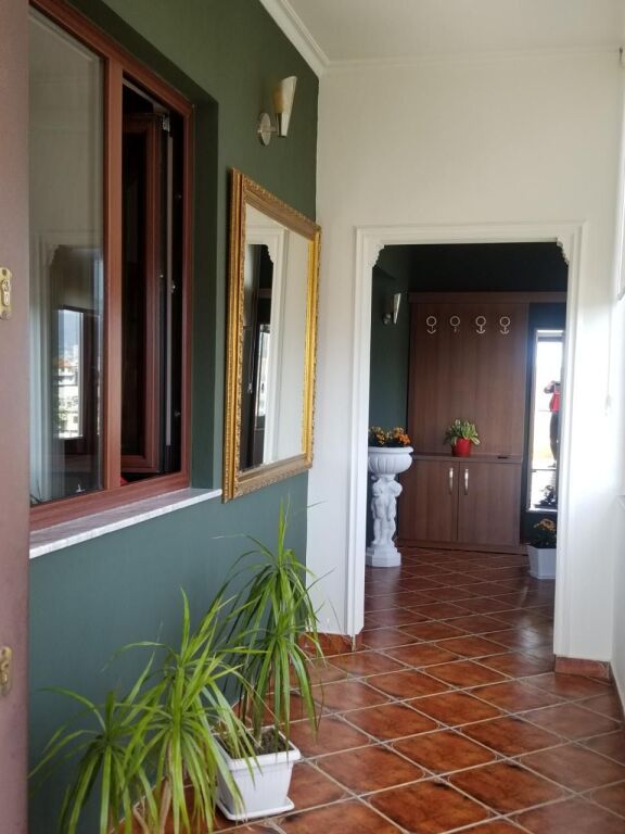 Apartment 2+1, Astir!