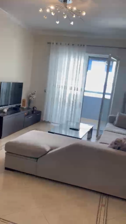 Apartament 2+1, Liceu Artistik!