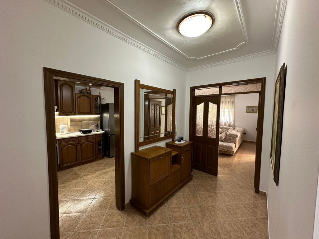 Rent | Apartament 2 + 1 | Mylsym Shyri | 100.000 lek/month