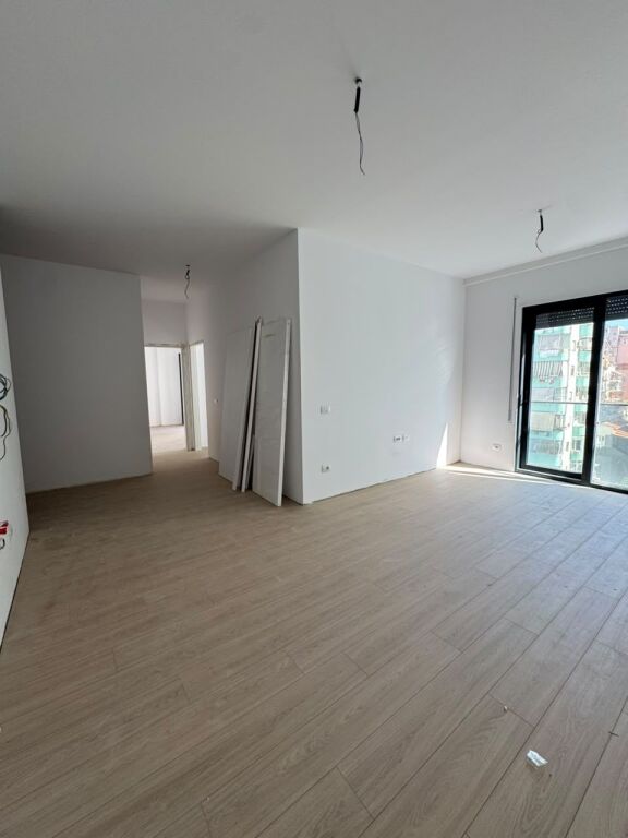 Apartament modern 2+1 për shitje tek Kristal Building – komoditet dhe stil urban