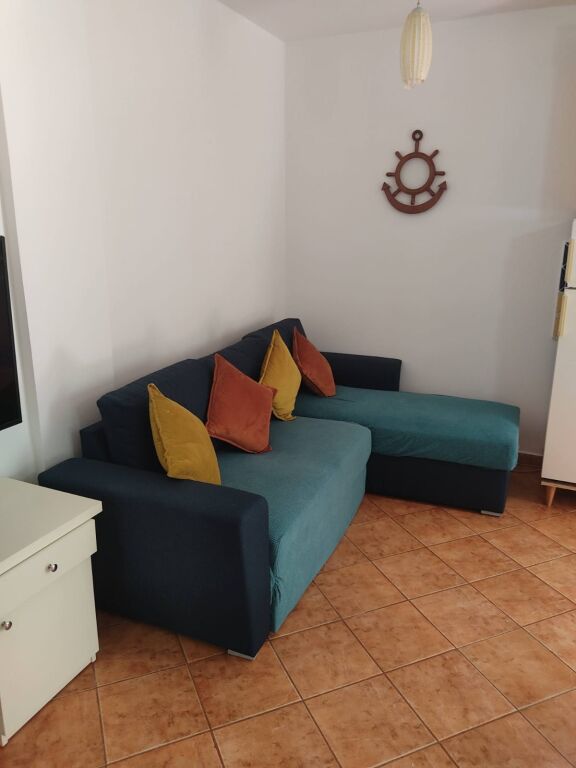 Shitet apartament 1+1 në Mali i Robit