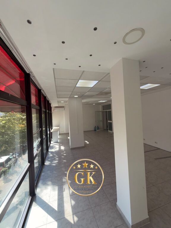 AMBIENTE COMMERCIALE IN AFFITTO PALAZZO DELLO SPORT DURRËS