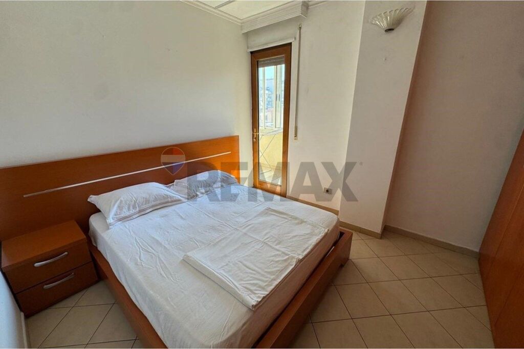 Apartament për shitje – Rruga e Barrikadave