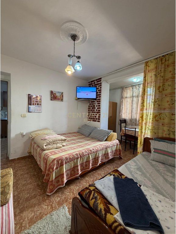 APARTAMENT ME QERA PRANE/ QSUT