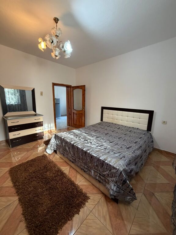 SHTEPI ME QERA 1+1 (KUZHINE + SALLON + DHOME GJUMI)