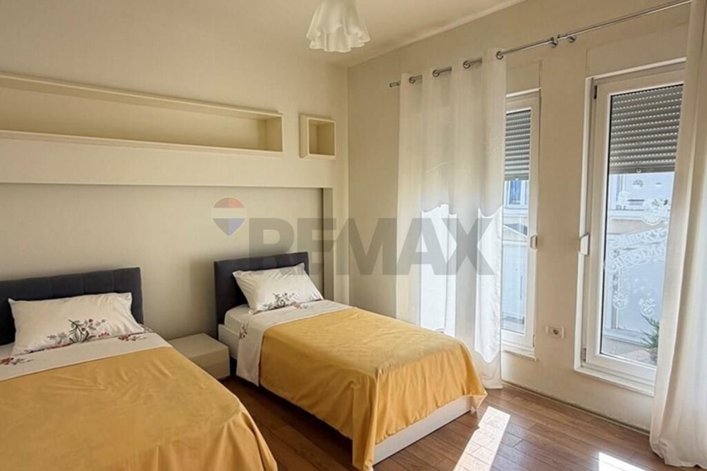 VILLAS FOR SALE WHITE HOUSES TEG