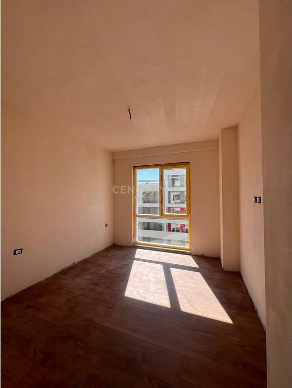 SHESIM APARTAMENT 2+1 + POST PARKIMI PRANE QTU-UNIVERS CITY (DOREZOHET I MOBILUAR)
