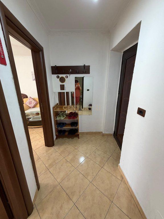 APARTAMENT ME QERA PRANE/ QSUT