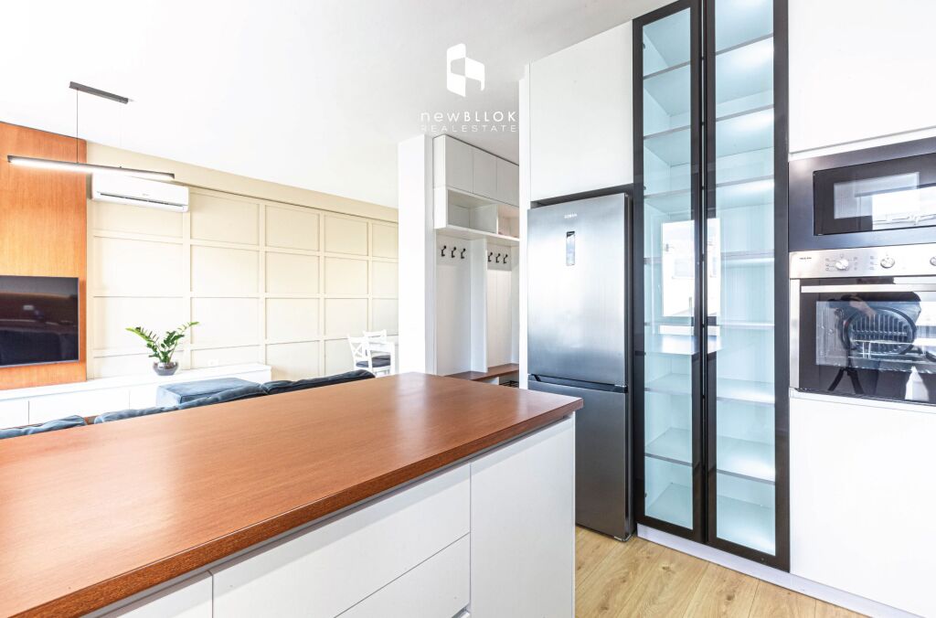 # IN AFFITTO: Villa di 3 Piani (📍 ABA Residence - Farkë 🏞) 4 Camere da Letto, 3 Bagni &amp; 3 Posti Auto + Terrazza - Prima Volta in Affitto, Completamente Nuova e Arredata ✨ 2.000€/Mese