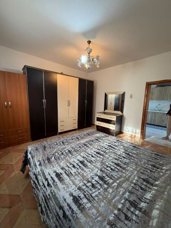 SHTEPI ME QERA 1+1 (KUZHINE + SALLON + DHOME GJUMI)