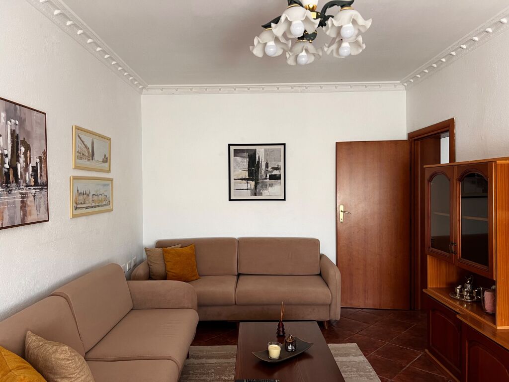 Affittasi casa in via Elbasani 60.000 lek